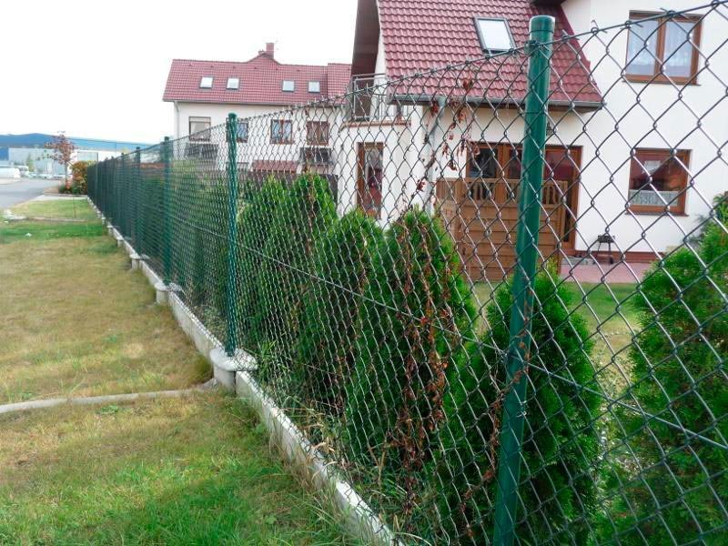 Ограждения из сетки рабицы